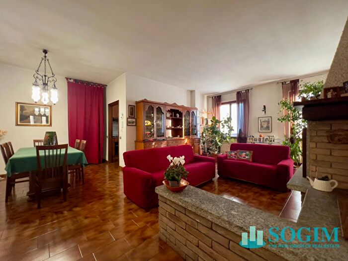 Appartamento trilocale in vendita in Via Giotto, Albese Con Cassano