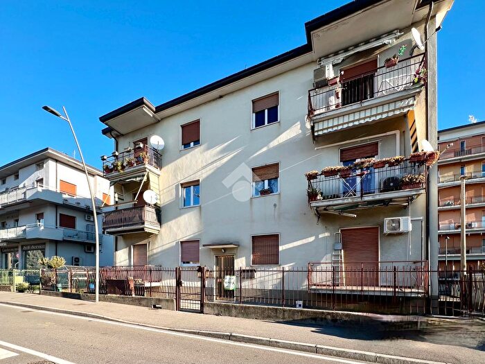 Appartamento trilocale in vendita in Via Manzoni, Calusco DAdda