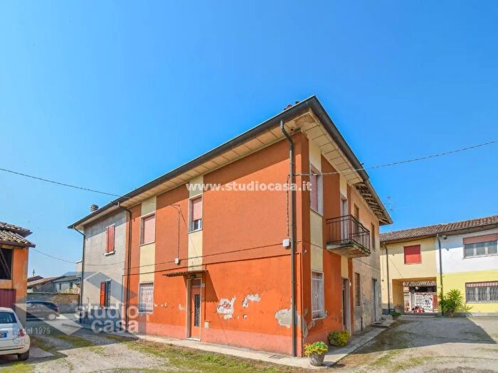 Casa con 6 locali in vendita in Via Oberdan, Secugnago