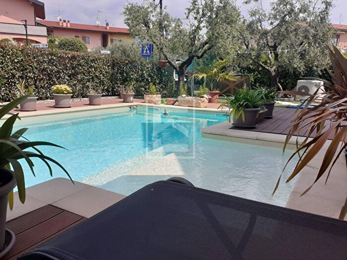 Appartamento trilocale in vendita in Via Boschette, San Felice Del Benaco