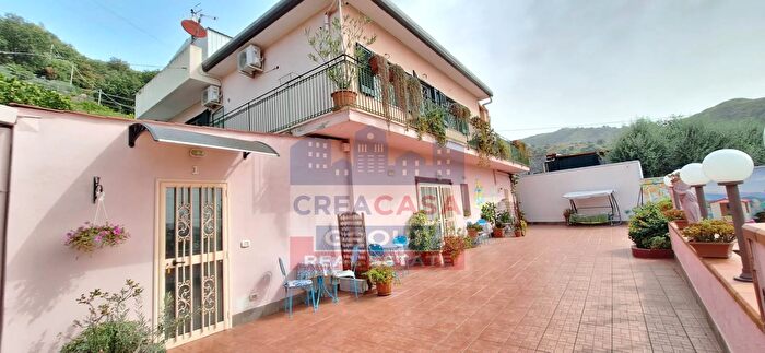 Appartamento con 10 locali in vendita in Cda Cupparo, Graniti