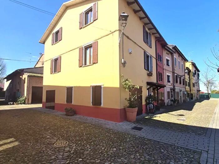 Appartamento con 7 locali in vendita in Strada Paganine, Modena