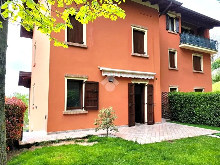 Casa quadrilocale in vendita in Via Po, Pavullo Nel Frignano