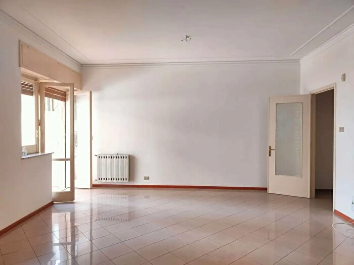 Appartamento trilocale in affitto in Via Firenze, Catania