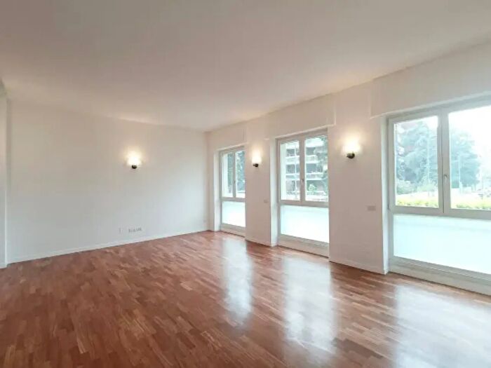Appartamento trilocale in affitto in Via Francesco Redi, Milano