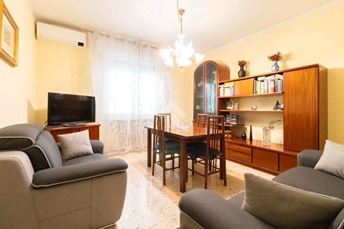 Appartamento trilocale in vendita in Via Abetone, Carpi