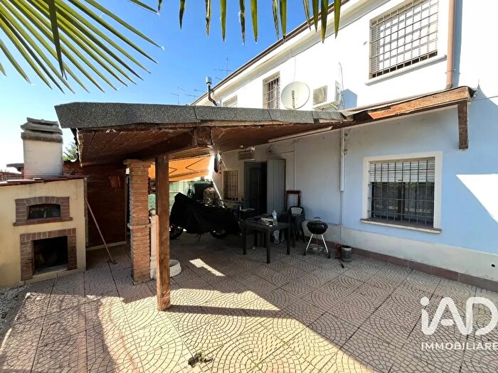 Casa con 6 locali in vendita in Via Chiesa Sud, Novi Di Modena