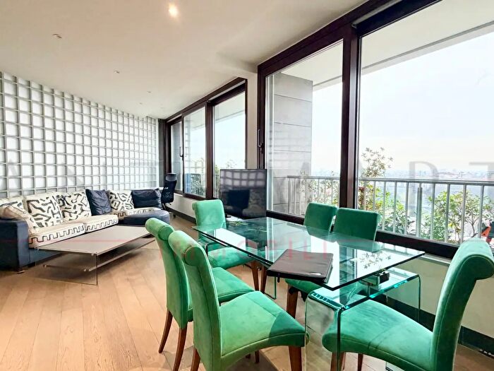 Appartamento quadrilocale in affitto in Viale Achille Papa, Milano