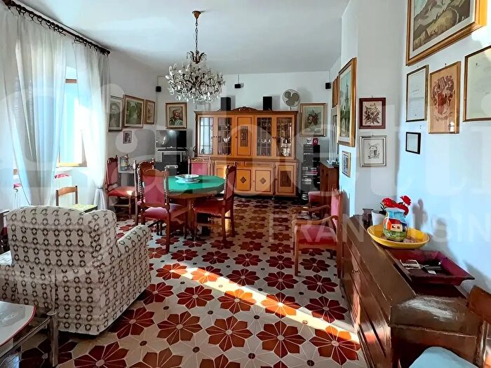 Casa con 7 locali in vendita in Via Grande, Trasacco