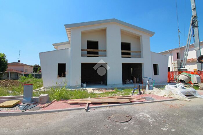 Casa quadrilocale in vendita in Via Riscossa, Rio Saliceto