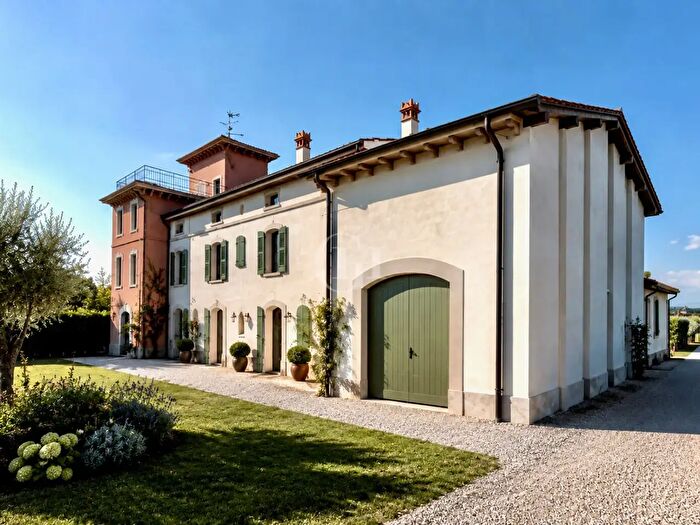 Casa con 9 locali in vendita in Casa Falcona Monfarè, Valeggio Sul Mincio