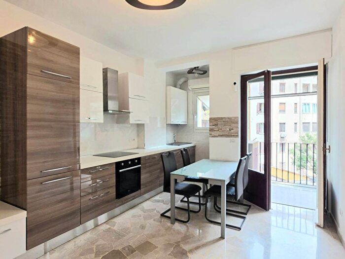 Appartamento trilocale in affitto in Via Venosa, Martini Insubria, Milano