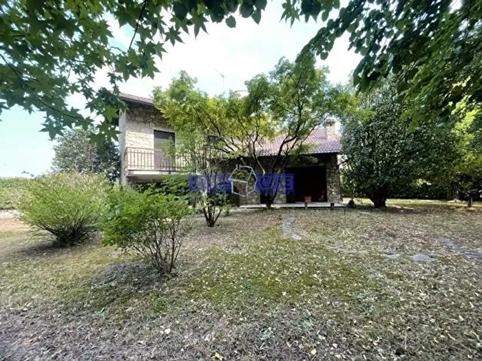 Casa quadrilocale in vendita in Via Osnago, Lomagna