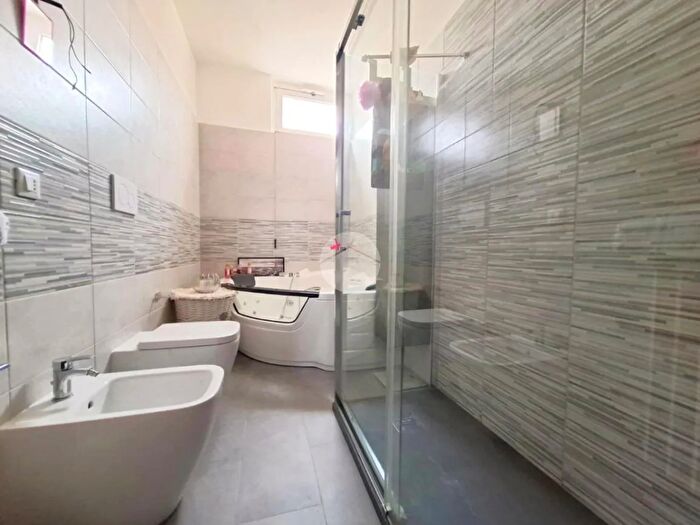 Casa quadrilocale in vendita in Piazza Francesco Meardi, Casei Gerola