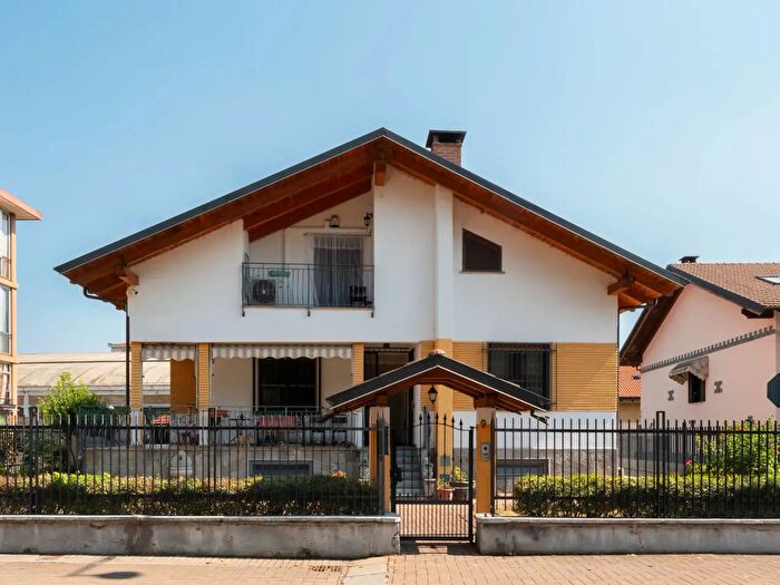 Casa con 6 locali in vendita in Via Galileo Galilei, Beinasco