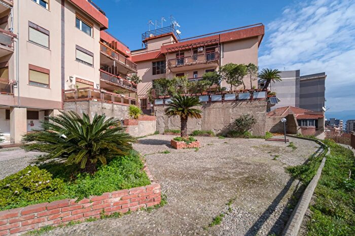 Appartamento con 5 locali in vendita in Via Noviziato Casazza, Messina