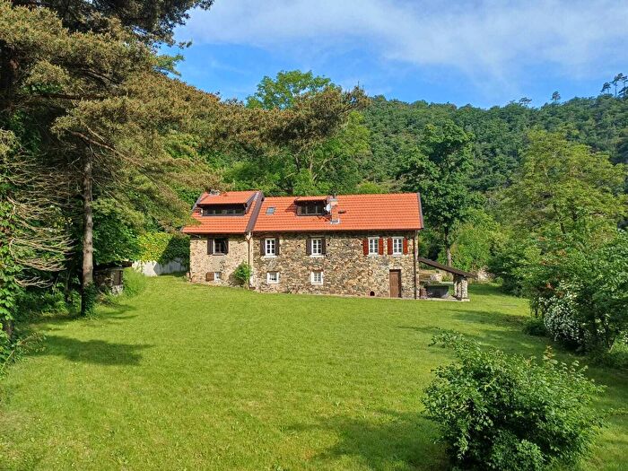 Casa con 7 locali in vendita in Via Ferriera dAlto, Pontinvrea