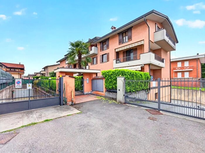 Appartamento bilocale in vendita in Via Fabrizio De Andrè, Caronno Pertusella