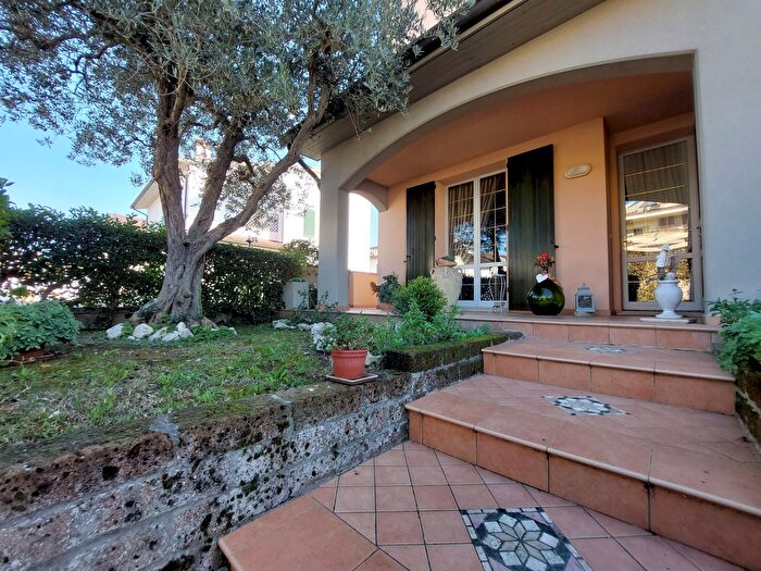 Casa con 7 locali in vendita in Via R Luxemburg a, Imola