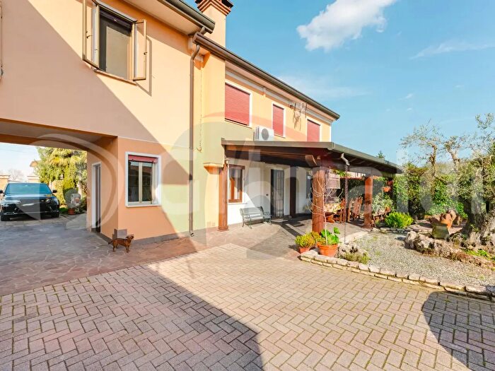 Casa con 5 locali in vendita in Pianiga