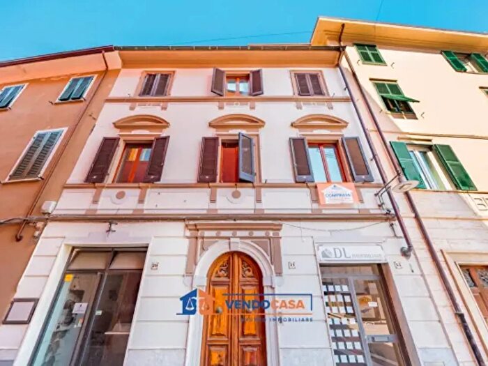 Appartamento con 5 locali in vendita in Via Gerolamo Guidoni, Massa