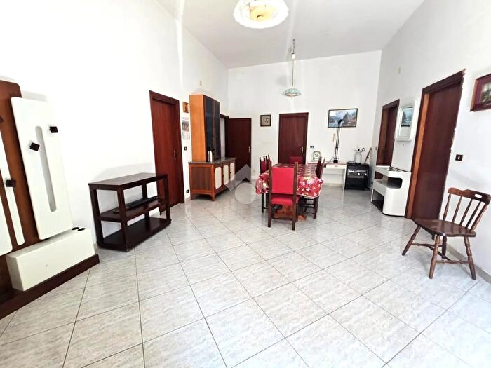 Appartamento trilocale in vendita in Via Francesco Crispi, Santa Flavia