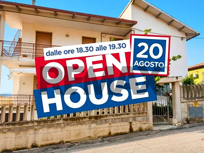 Appartamento con 5 locali in vendita in Via Pirandello, Cappelle Sul Tavo