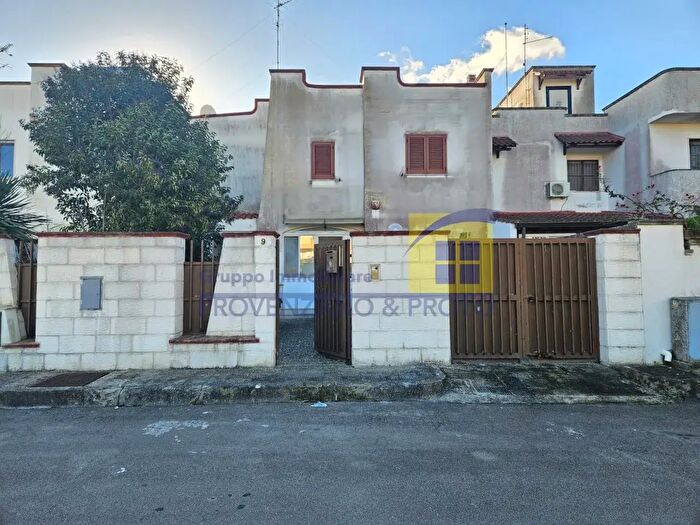 Casa quadrilocale in vendita in Piazza dei Frassini, Brindisi