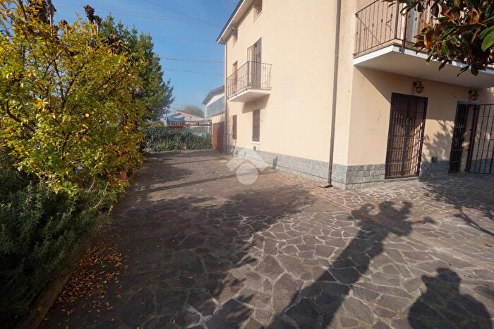 Casa con 7 locali in vendita in Via Mentana, Sassuolo