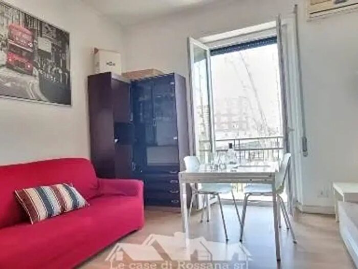 Appartamento con 5 locali in vendita in Via Val Brembana, Roma