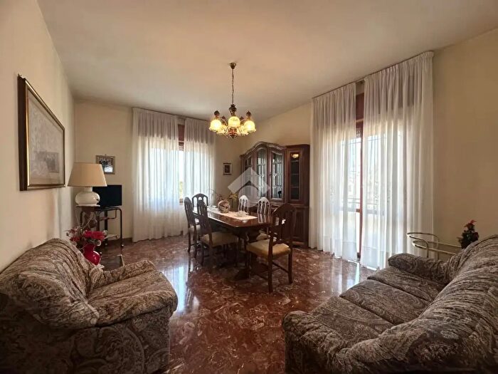 Appartamento quadrilocale in vendita in Via Tuderte, Montecastrilli