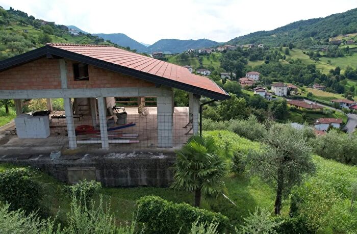 Casa in vendita in Via Zanni Foresto Sparso Bg Italia, Foresto Sparso