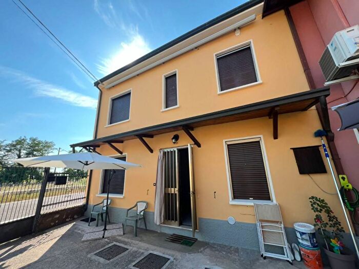 Casa quadrilocale in affitto in Marmirolo