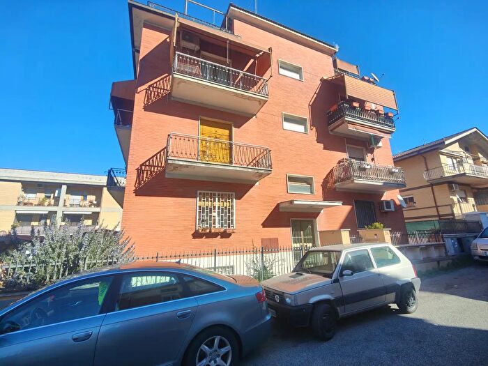 Appartamento trilocale in vendita in Via Aldo De Benedetti, Roma