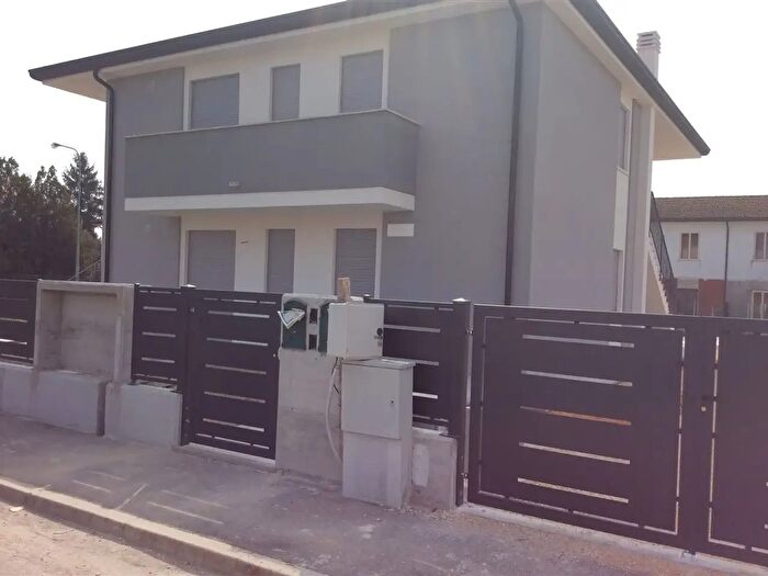 Appartamento trilocale in vendita in Gavello Via Matteotti, Gavello