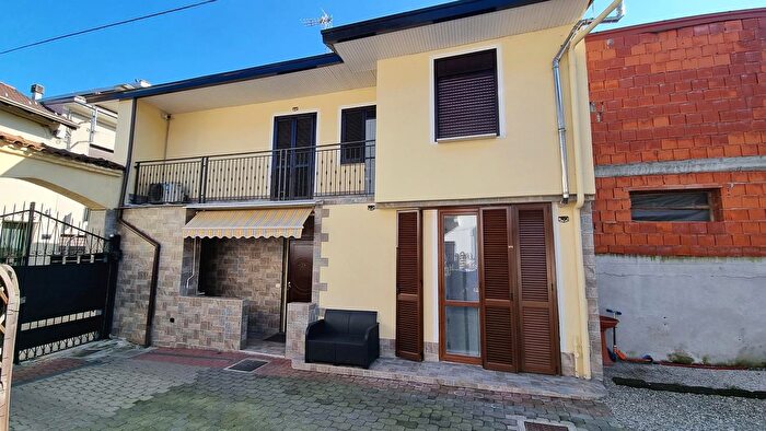 Casa trilocale in vendita in Via Matteotti, Suno