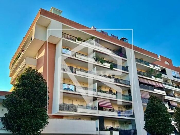 Appartamento trilocale in vendita in Via Mattè Trucco, Roma