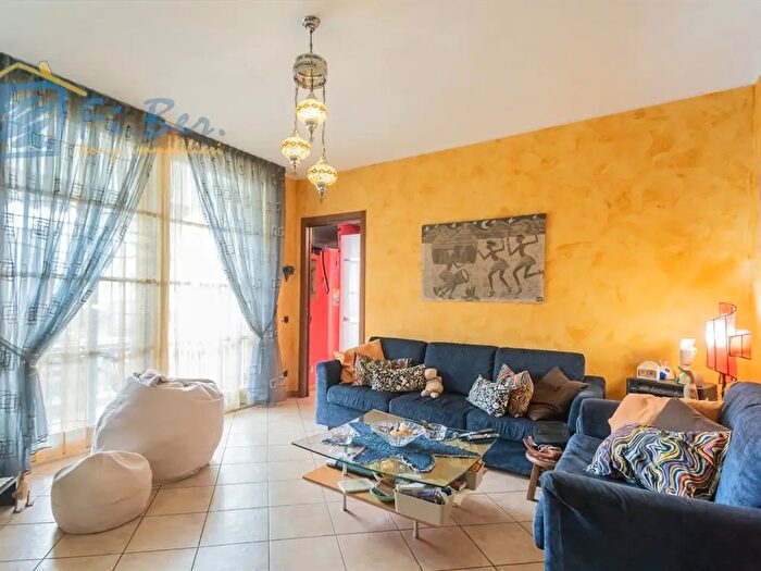 Appartamento trilocale in vendita in Via Marconi, Pioltello