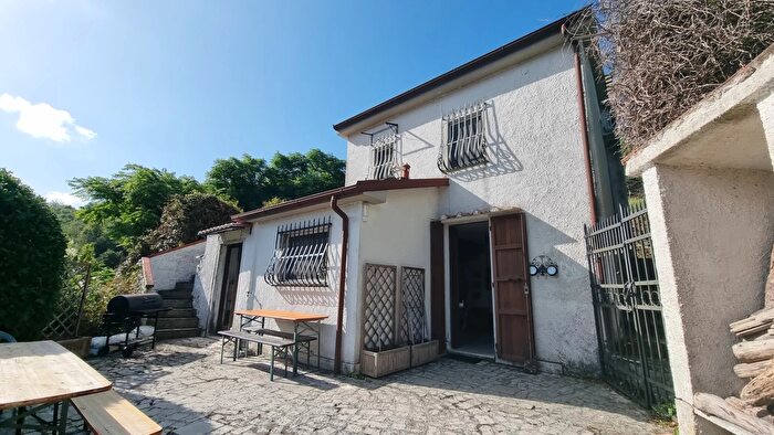 Casa quadrilocale in vendita in Via Piazzetta, Luni