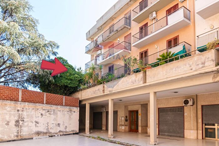 Appartamento con 6 locali in vendita in Via Etnea, Carlentini