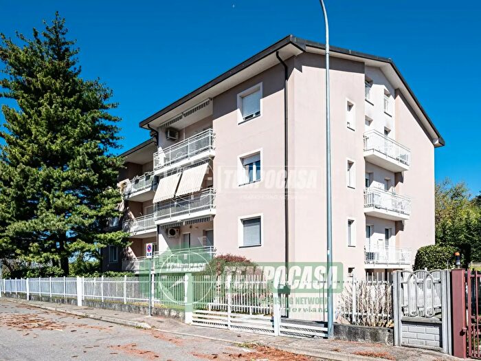 Appartamento trilocale in vendita in Via Privata Toscana, Pogliano Milanese