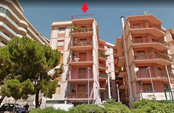 Appartamento con 7 locali in vendita in Via Cottone, Messina