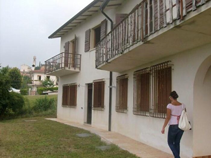 Casa con 6 locali in vendita in Monfumo