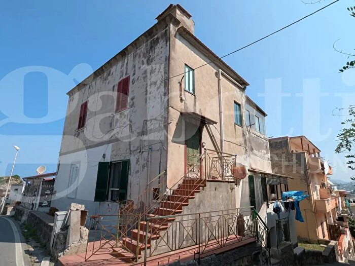 Appartamento trilocale in vendita in Via Torregaveta, Monte Di Procida
