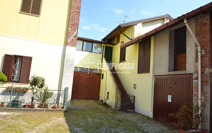 Appartamento trilocale in vendita in Via Vigna, Cesate