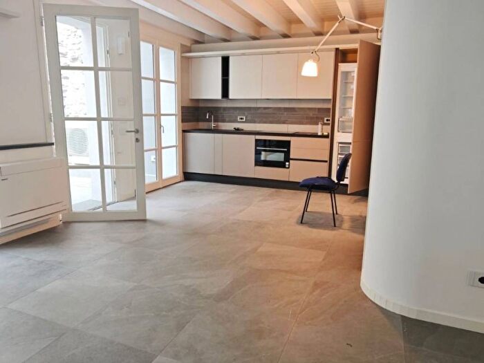 Appartamento trilocale in affitto in Via Pietro Boldoni, Centro Storico, Como