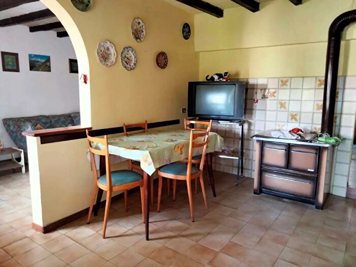 Casa trilocale in vendita in Casina