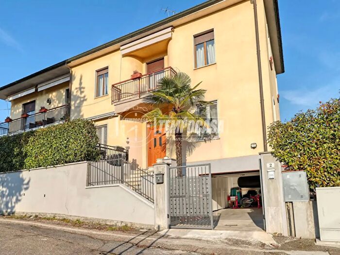 Appartamento trilocale in vendita in Induno Olona