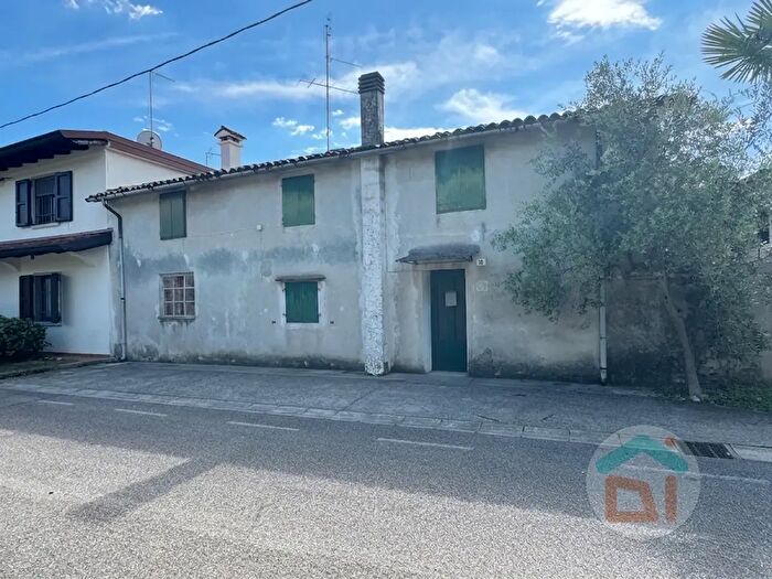 Casa quadrilocale in vendita in Via Penne Nere, Corno Di Rosazzo