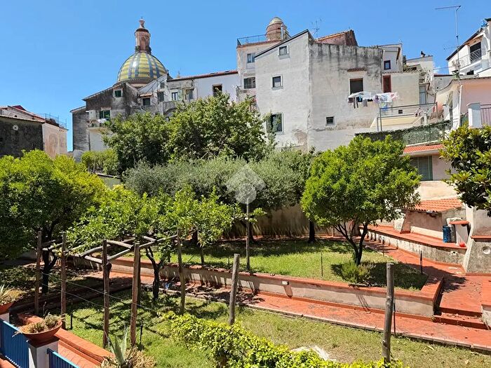 Appartamento trilocale in vendita in Via Scialli Primo, Vietri Sul Mare